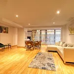 Luxurious 3 Bedroom In Herastrau Bucharest