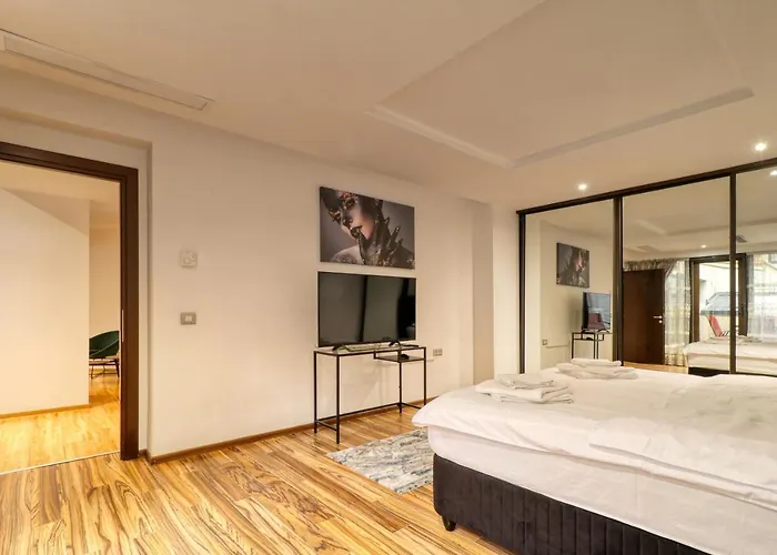 Apartment Luxurious 3 Bedroom In Herastrau *