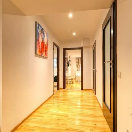 Luxurious 3 Bedroom In Herastrau * Bukurešť