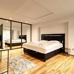 Apartament Luxurious 3 Bedroom In Herastrau *