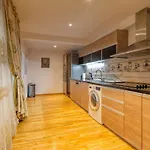 Luxurious 3 Bedroom In Herastrau Bukarest