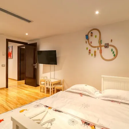 Luxurious 3 Bedroom In Herastrau Apartmán Bukurešť