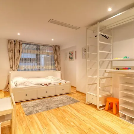 Luxurious 3 Bedroom In Herastrau شقة *