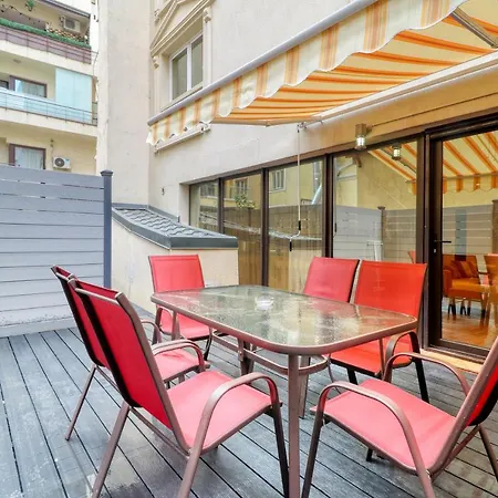 Luxurious 3 Bedroom In Herastrau Apartmán