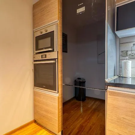 Luxurious 3 Bedroom In Herastrau بوخارست