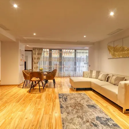 Apartmán Luxurious 3 Bedroom In Herastrau Bukurešť