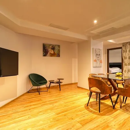 Luxurious 3 Bedroom In Herastrau * Bukurešť