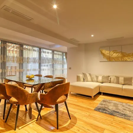 Apartmán Luxurious 3 Bedroom In Herastrau Bukurešť