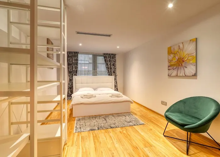 Апартаменты Luxurious 3 Bedroom In Herastrau *