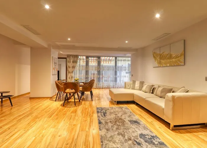 Апартаменты Luxurious 3 Bedroom In Herastrau Бухарест