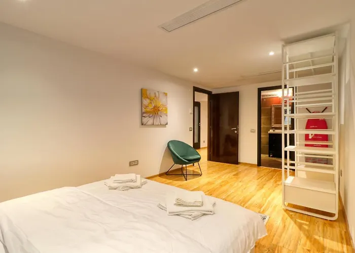 Luxurious 3 Bedroom In Herastrau