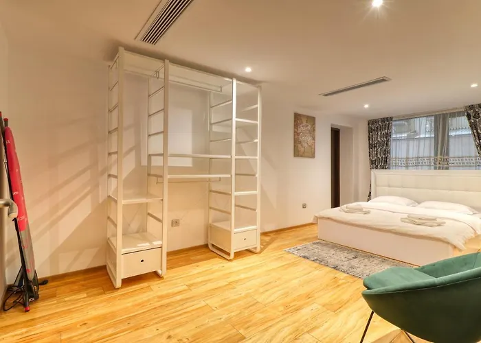 Luxurious 3 Bedroom In Herastrau Apartmán