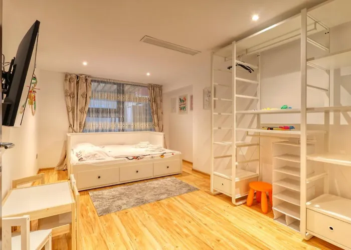 Luxurious 3 Bedroom In Herastrau Apartmán *