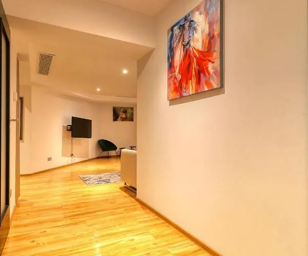 Luxurious 3 Bedroom In Herastrau