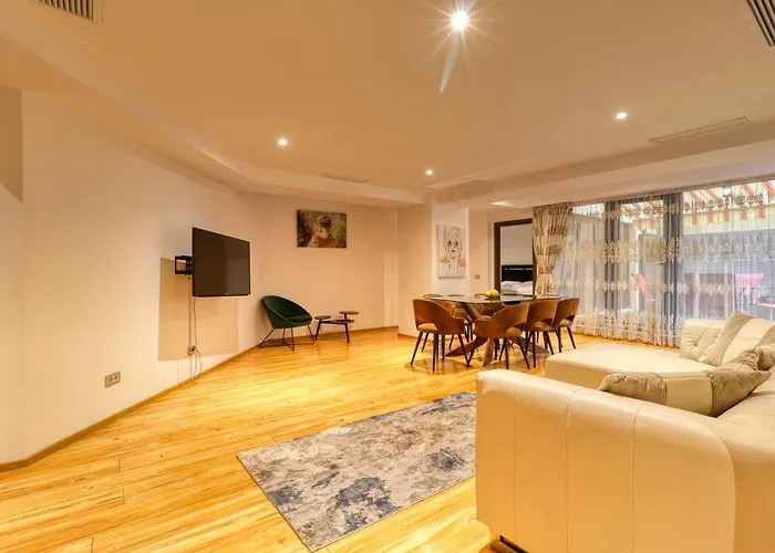 Luxurious 3 Bedroom In Herastrau Apartmán *